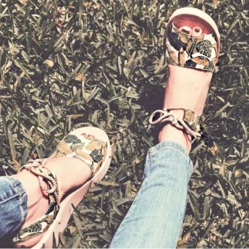 Sedette Tropical Print Platform Ethical Vegan Wood Sandals with Rope Tie Sz 8.5